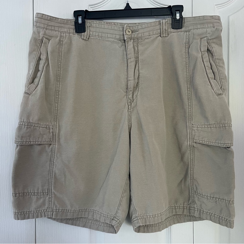 Tommy Bahama Relax textured Mens Beige Cargo Shorts Size 40 Tencel Cotton Blend